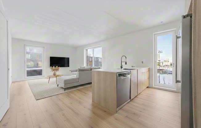 1 bed, 1 bath, 633 sqft, $4,100, Unit 511