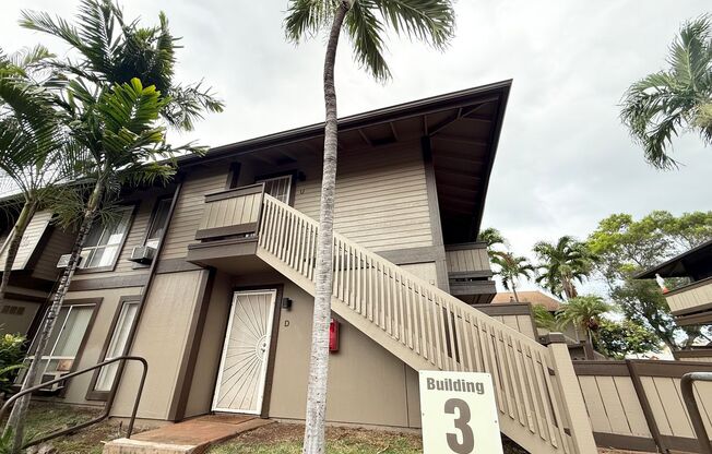 Beautiful Unfurnished 2bdrm / 1.5bath Palm Villas Unit with 2 Parking Stalls
