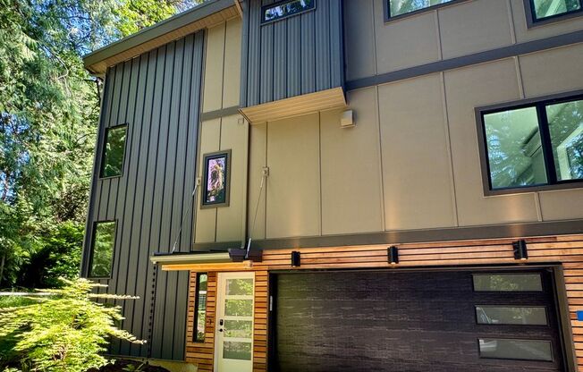 Stunning Contemporary 2 Bedroom Treehouse steps to Manitou Beach waterfront