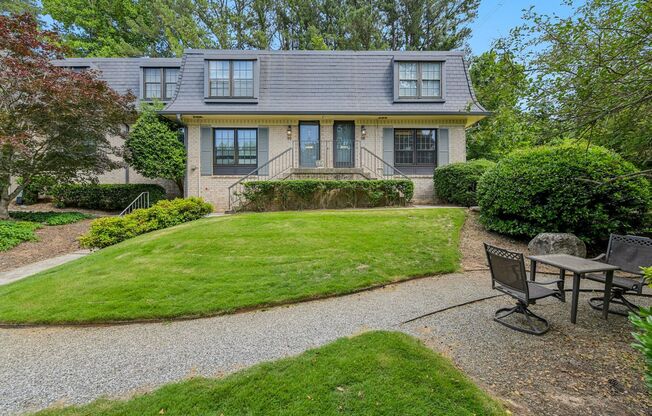 Updated 2BR/2.5BA Townhome in Gated West Buckhead Community