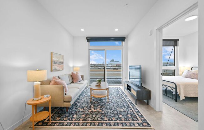 1 bed, 1 bath, 703 sqft, $1,750, Unit 215
