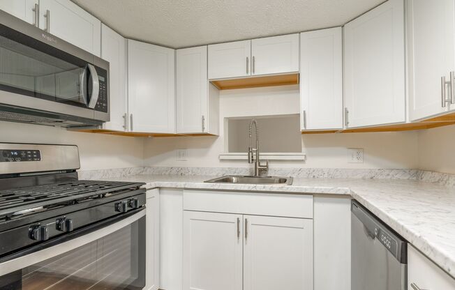 2 beds, 1.5 baths, 950 sqft, $1,400, Unit H