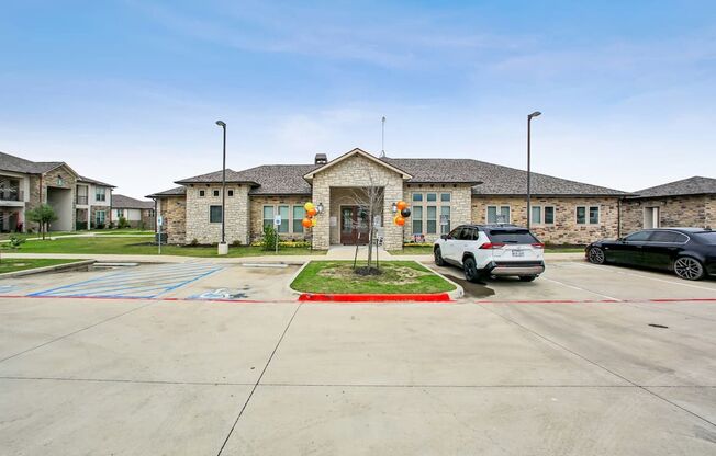 1 bed, 1 bath, 738 sqft, $1,199, Unit 216