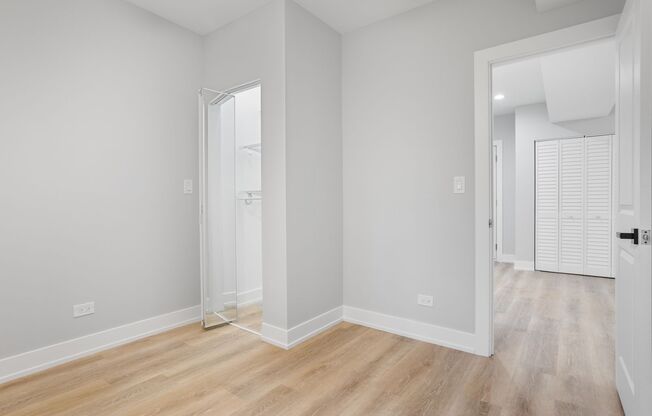 3 beds, 1 bath, 524 sqft, $2,300, Unit 1558.5-2T