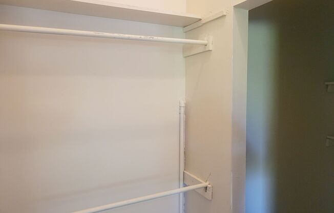 1 bed, 1 bath, $695, Unit 241 Post Ave Apt 4