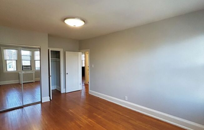 2 beds, 1 bath, 738 sqft, $1,925, Unit 301B