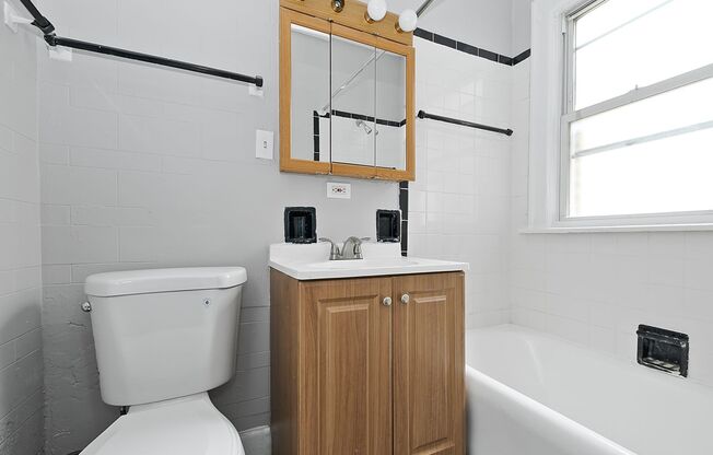 2 beds, 1 bath, $1,800, Unit 953-3