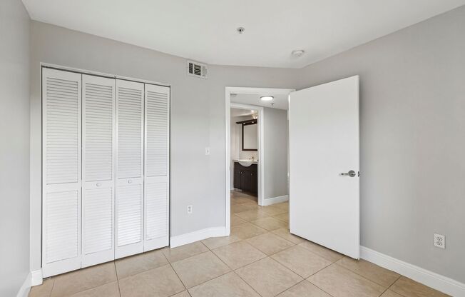 2 beds, 2 baths, $2,200, Unit R- 207