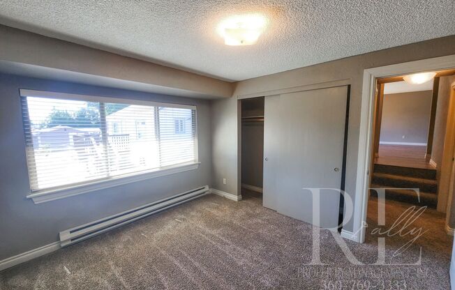 2 beds, 1 bath, $1,745, Unit 1343-A Whitney Ave