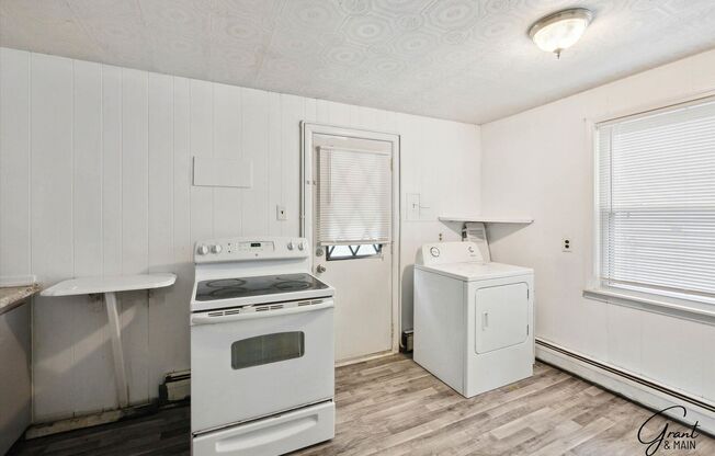 3 beds, 1 bath, $1,300