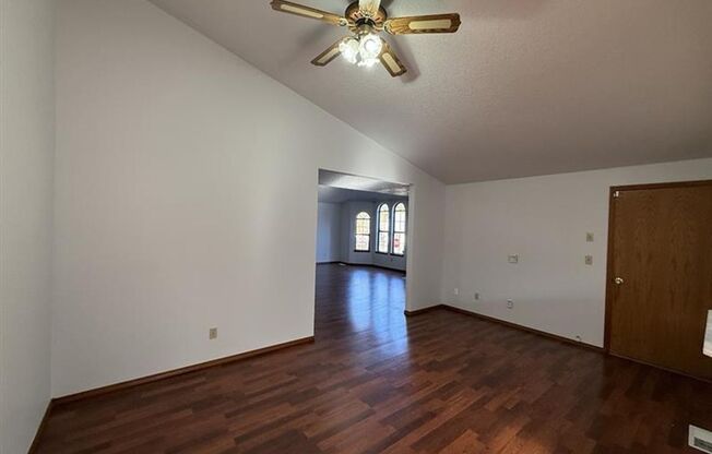 1943 SE 73rd Avenue ~ Spacious Reedville Home