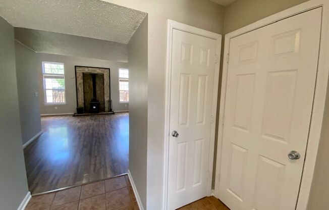 Fabulous 3 Bed, 2.5 Bath Home in Desirable Noblesville Neighborhood!
