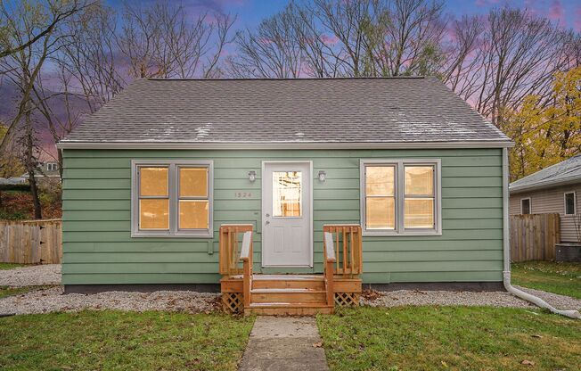 New Remodeled 3bed 1 bath home in Kalamazoo! Ask about our Deposit Free Leasing!!