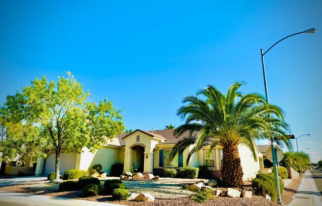 Wonderful Single Story Home on a CORNER LOT IN “SUN CITY ANTHEM!!”