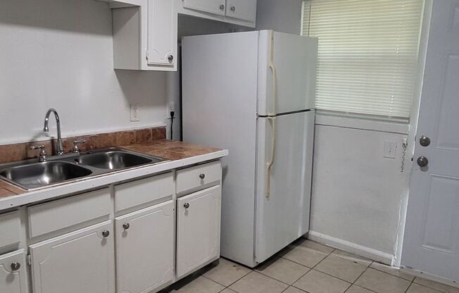 College St 3272