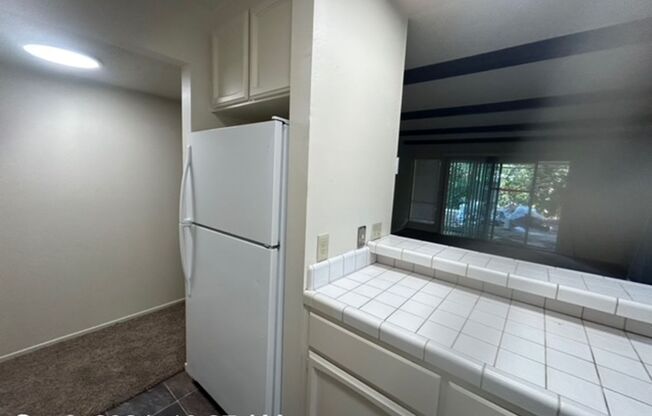 2 beds, 1 bath, $1,265, Unit 3