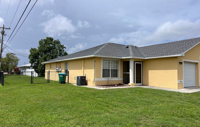 Fence Duplex for Rent- 630 SE 14th St. - Available Now!