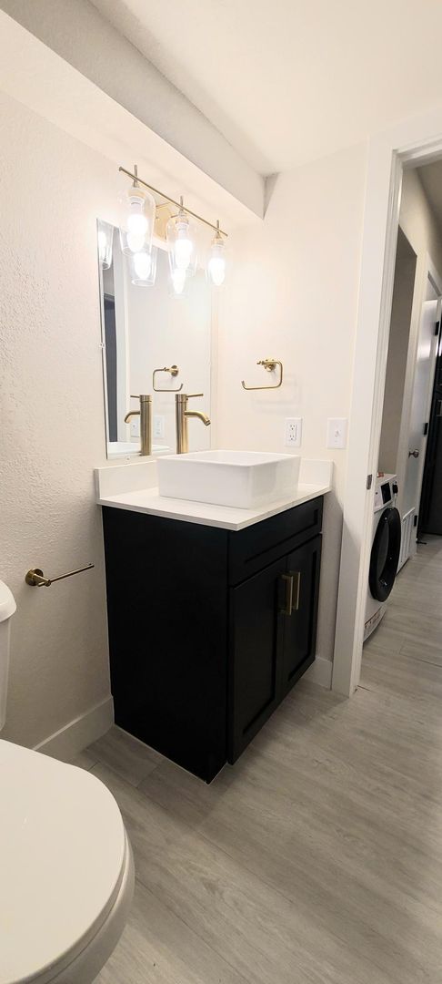 1 bed, 1 bath, 587 sqft, $1,094, Unit 5-01