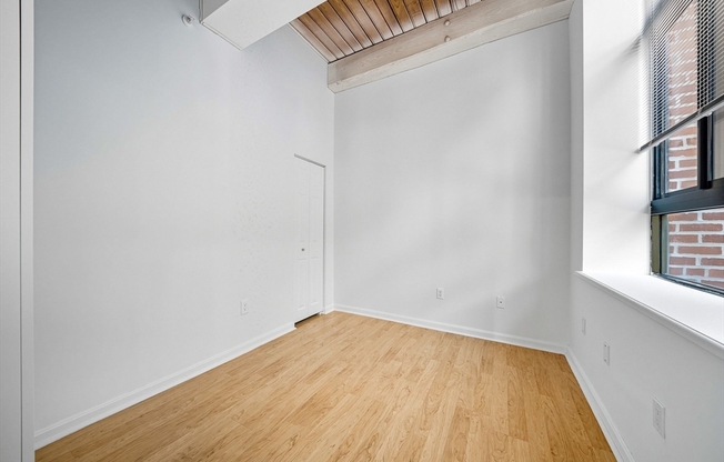 1 bed, 1 bath, 440 sqft, $2,100, Unit U106