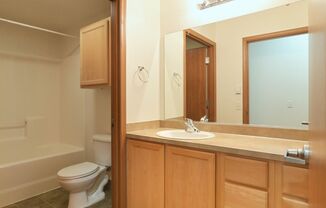 2 beds, 1 bath, $1,525, Unit 106