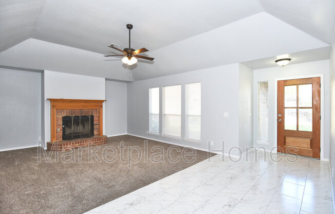 1319 N UMBRELLA AVE