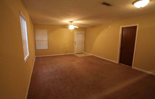 3 beds, 2 baths, $1,250, Unit # 9 B