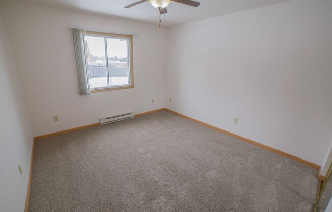 2 beds, 1 bath, 830 sqft, $780, Unit 2502-301