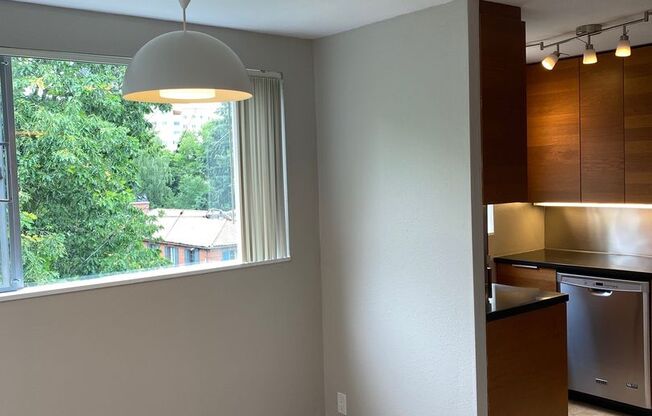 1 bed, 1 bath, 587 sqft, $1,450, Unit 706