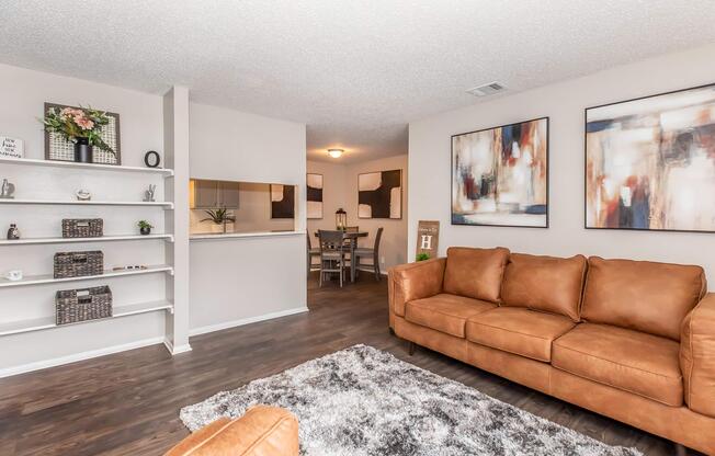 2 beds, 2 baths, 978 sqft, $1,049