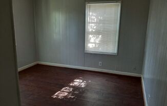 3 beds, 1 bath, $750