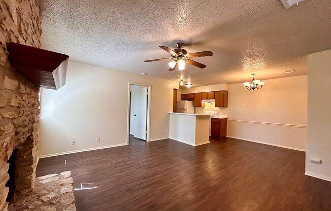 3 beds, 2 baths, 957 sqft, $1,695, Unit A