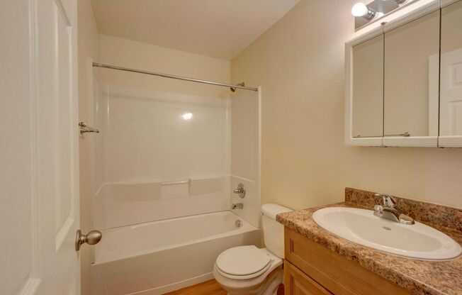 4 beds, 2 baths, 1,300 sqft, $5,200, Unit 203