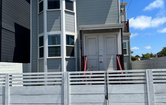 Remodeled 2bed/1 bath! Pets Ok! In-unit laundry!