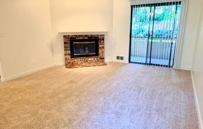2 beds, 1 bath, 830 sqft, $2,000, Unit D103