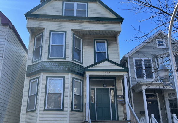 1507 W Henderson St, Chicago IL 1