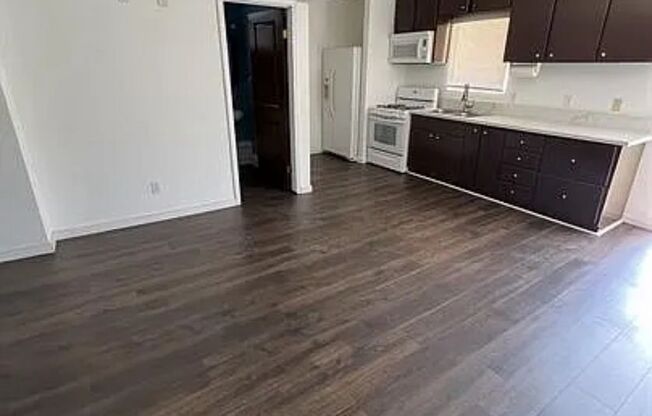 2 beds, 1 bath, $2,800