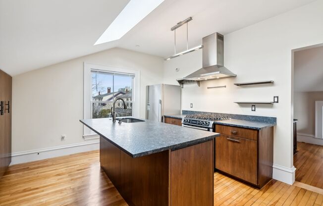 Sunny 2BR/2BA in the East End