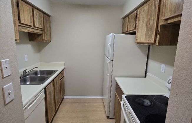 2 beds, 2 baths, $1,650, Unit APT #203