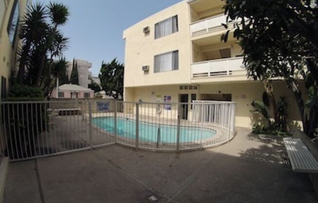 3 beds, 2 baths, $4,375, Unit 301