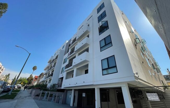 Studio, 1 bath, 574 sqft, $1,950, Unit Unit 307