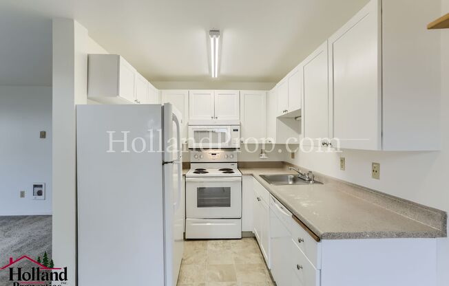 3 beds, 1.5 baths, 836 sqft, $1,595, Unit Unit C