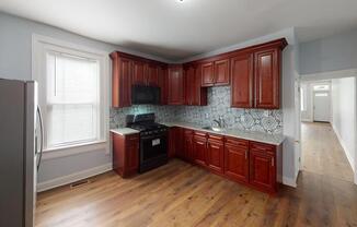 706 E 43 ST
