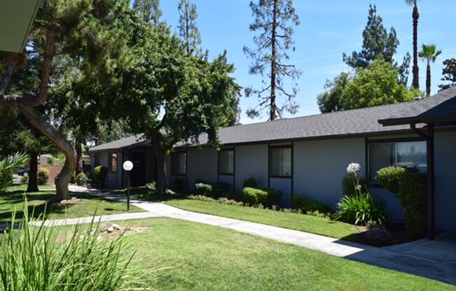 2 beds, 1 bath, 825 sqft, $1,300, Unit 124
