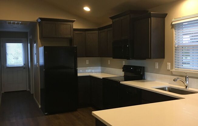 2 beds, 1 bath, $1,885