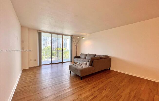 2851 NE 183rd St Apt 1818