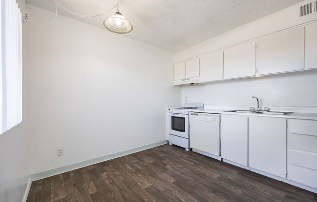 2 beds, 1 bath, 780 sqft, $1,149, Unit 11502