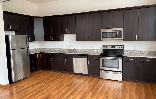 2 beds, 1.5 baths, 1,315 sqft, $1,650, Unit Unit 313