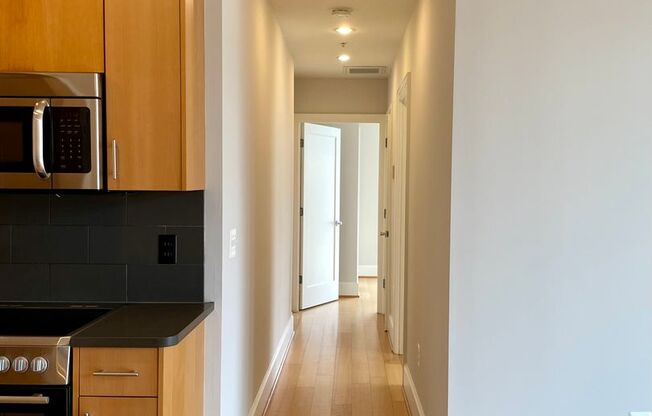 2 beds, 1 bath, $4,350, Unit 809