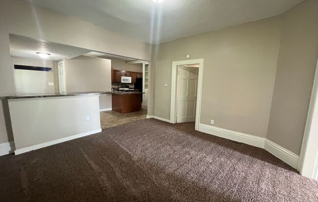 3 beds, 1 bath, $950