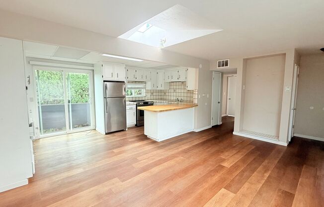14723 Martell Ave (SPLIT WM BILL WITH TENANTS)